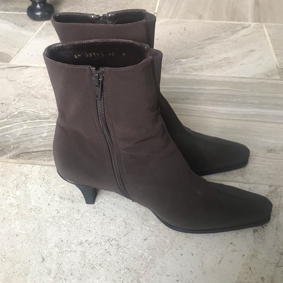 Stuart Weitzman Brown Gore-Tex Ankle Boots, Size 10. - Picture 8 of 11